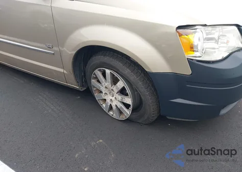 2009 Chrysler Town & Country Touring from USA, damaged, VIN 2A8HR54149R679016